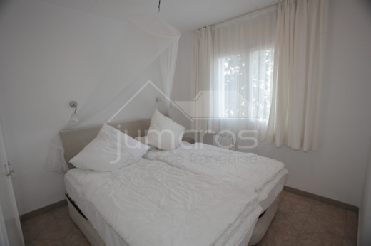 Immeuble de 6 appartements, piscine, parking, proche plage et centre