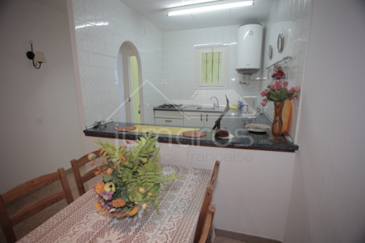 Immeuble de 6 appartements, piscine, parking, proche plage et centre
