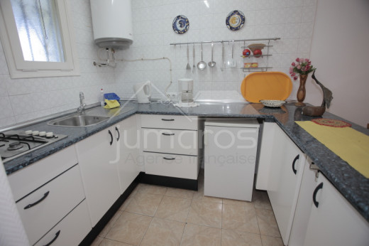 Immeuble de 6 appartements, piscine, parking, proche plage et centre