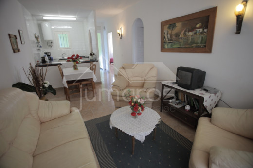 Immeuble de 6 appartements, piscine, parking, proche plage et centre
