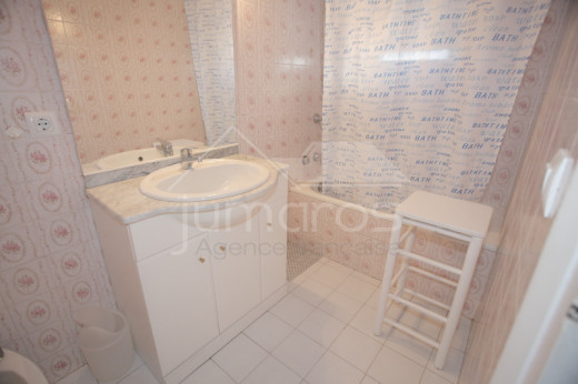 Immeuble de 6 appartements, piscine, parking, proche plage et centre