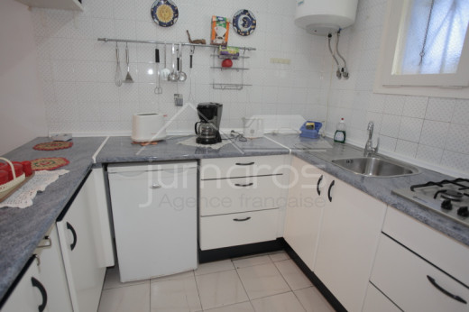 Immeuble de 6 appartements, piscine, parking, proche plage et centre