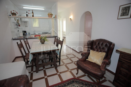 Immeuble de 6 appartements, piscine, parking, proche plage et centre