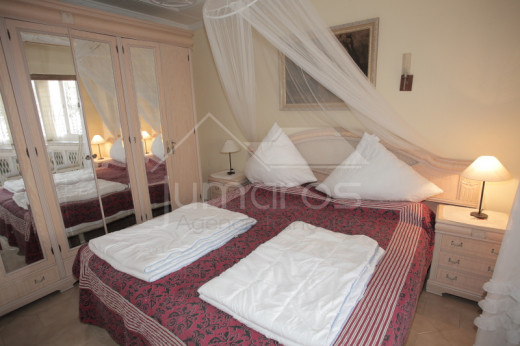 Immeuble de 6 appartements, piscine, parking, proche plage et centre