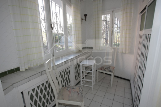 Immeuble de 6 appartements, piscine, parking, proche plage et centre
