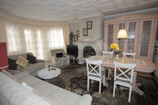 Immeuble de 6 appartements, piscine, parking, proche plage et centre