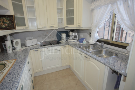 Immeuble de 6 appartements, piscine, parking, proche plage et centre