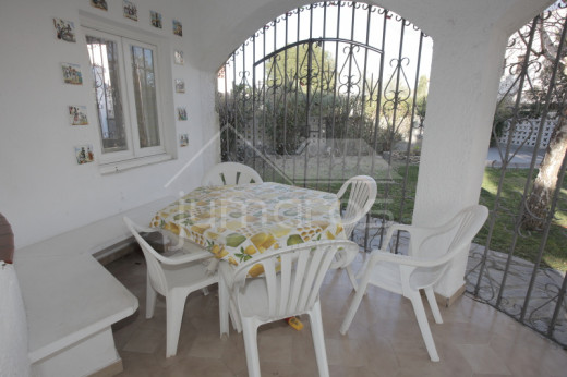 Immeuble de 6 appartements, piscine, parking, proche plage et centre