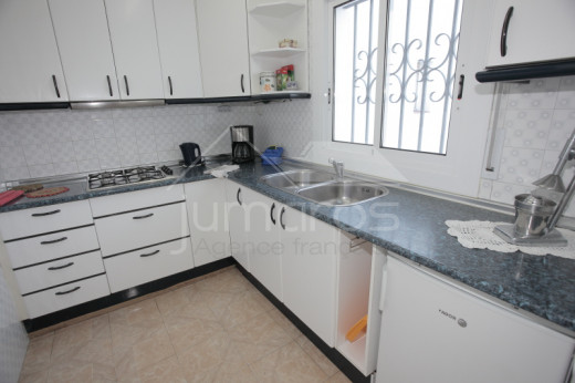Immeuble de 6 appartements, piscine, parking, proche plage et centre
