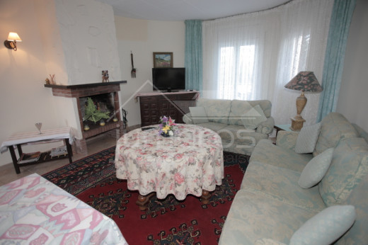 Immeuble de 6 appartements, piscine, parking, proche plage et centre