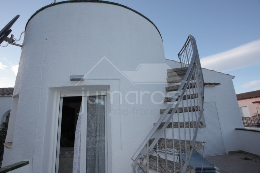 Immeuble de 6 appartements, piscine, parking, proche plage et centre