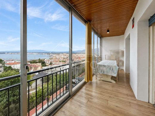 Helle Wohnung mit Meerblick in Roses