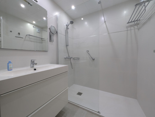 Apartment with sea views, large terrace, parking, and storage room – Canyelles Beach