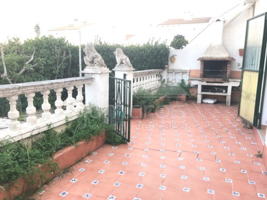 4 chambres, 175m2 construit, à rénover