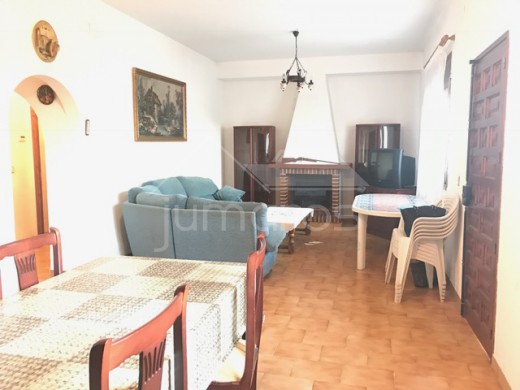 4 chambres, 175m2 construit, à rénover