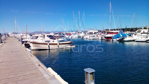 2 amarres en cession au port de plaisance de Roses