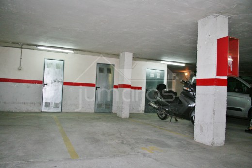 Place de parking et débarras dans le centre de Roses