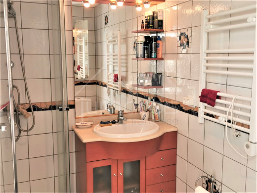Bel appartement avec amarre privée, débarras et parking