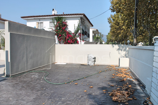 Maison de plain pied avec piscine et amarre