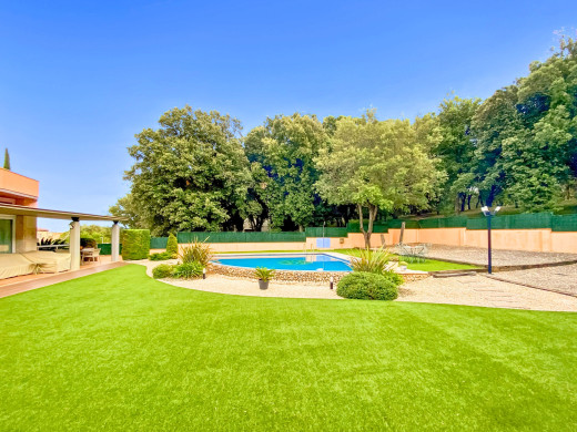 Maison avec piscine et grand jardin à Avinyonet de Puigventós