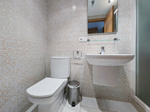 3 apartment building with garage and 20 m mooring in Empuriabrava