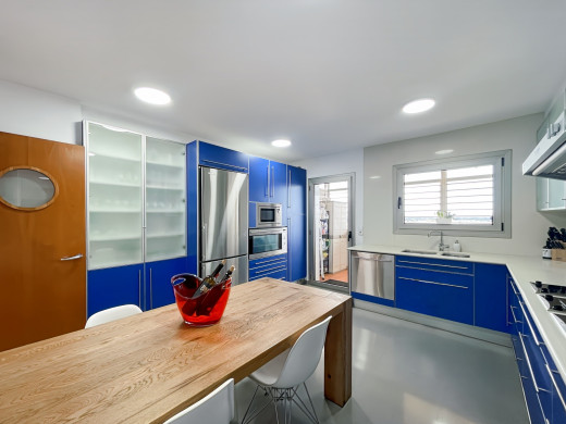 Luxuswohnung in Figueres mit 2 Parkplätzen und Abstellraum