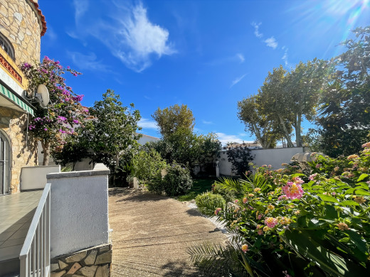 Maison à Empuriabrava avec jardin et garage