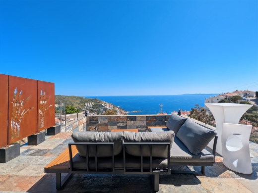 Villa mit Meerblick in Canyelles, mit Pool und Garage