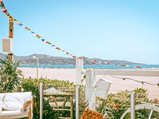 Kultige Restaurant-Bar mit exklusivem Konzept direkt am Meer