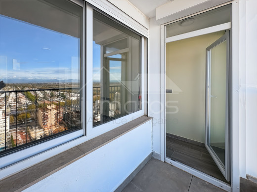 Renovated studio on the top floor near the beach in Empuriabrava