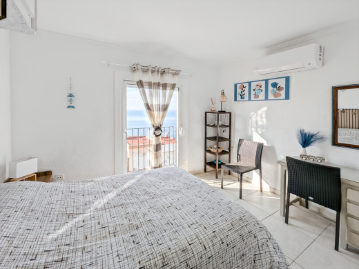 House in Roses-Canyelles, 180° panoramic sea view with swimming pool and private garage