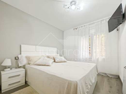 Apartment with sea view, tourist license, and parking in Roses