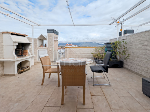 Appartement divisé en 2, avec licence touristique