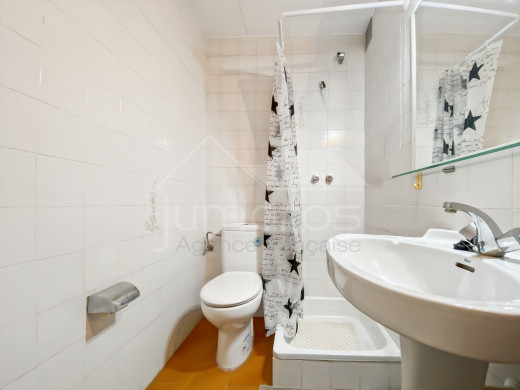 Apartment with a terrace in the centre of Roses, close to the beach