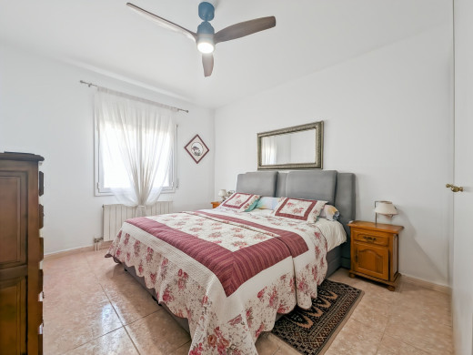 Maison avec 2 garages, grand terrain et sous-sol à La Garriga, Roses