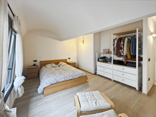 Apartamento dúplex con terraza y garaje en el corazón del Alt Empordà