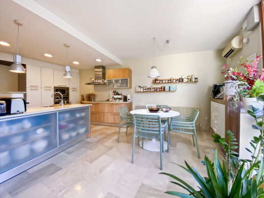 Maison avec grand jardin et loft indépendant au coeur du village