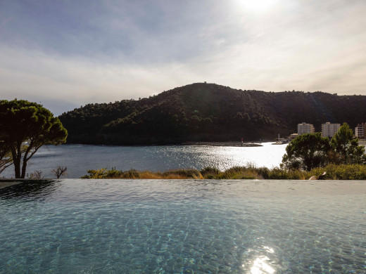 Villa de luxe en première ligne de mer à Colera