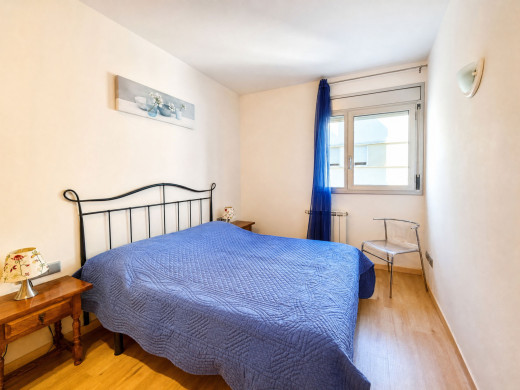 Appartement centre de Roses avec parking, débarras et licence touristique