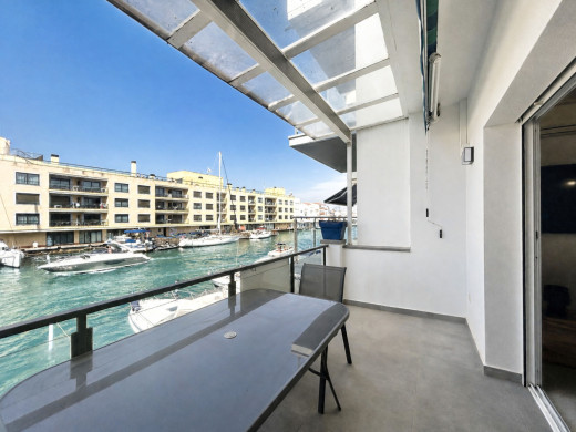 Casa con amarre privado de 12 x 4,6 m en Empuriabrava, con licencia turística