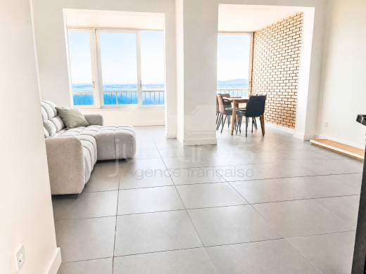 Apartamento reformado, vistas excepcionales a la Bahía de Roses, parking