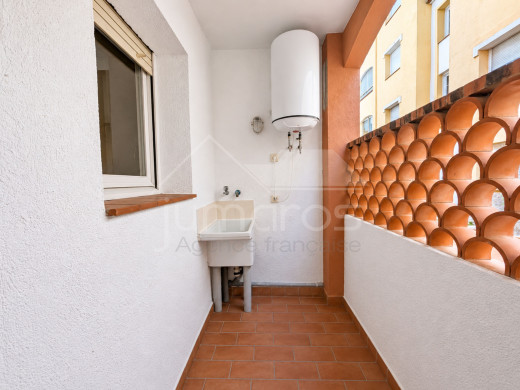 Appartement 2 chambres à rénover, piscine et parking à 100 m de la plage – Empuriabrava