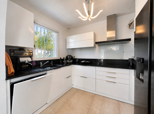 Ebenerdiges Haus mit Pool und Garten in Empuriabrava