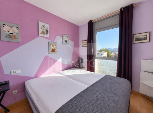 Piso de dos habitaciones, piscina comunitaria y aparcamiento privado