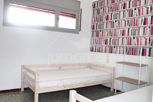 Apartamento de 2 habitaciones con amplia terraza a 5 minutos de la playa