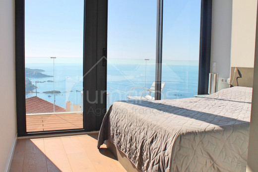 Villa de 4 habitaciones, piscina con vistas al mar y garaje