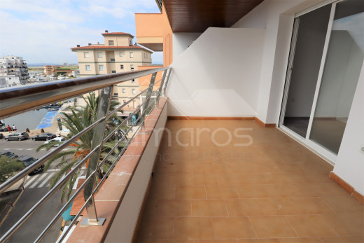 Appartement vue canal avec piscine à 500 m de la mer