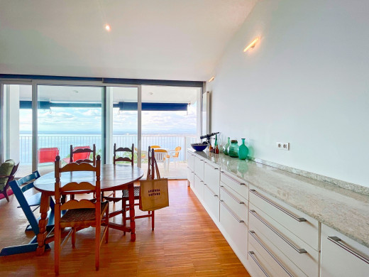 Maison vue mer avec plusieurs terrasses
