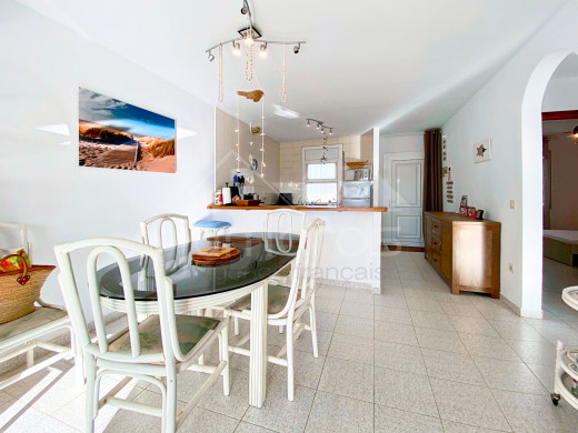 Appartement avec de belles vues, grande terrasse et parking à Empuriabrava