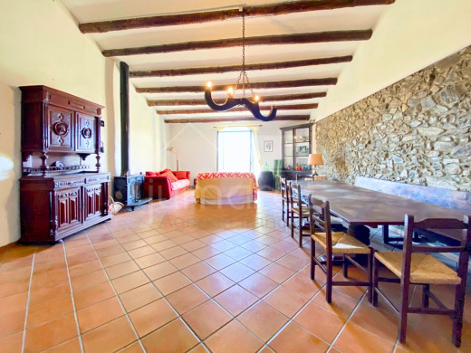 Maison traversante au coeur du village de Vilamaniscle, Espagne